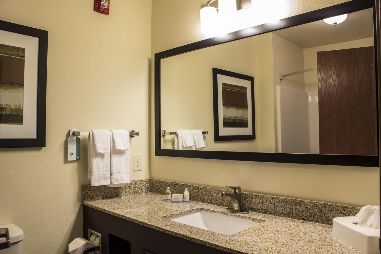 Cobblestone Hotel & Suites - Chippewa Falls Exteriör bild
