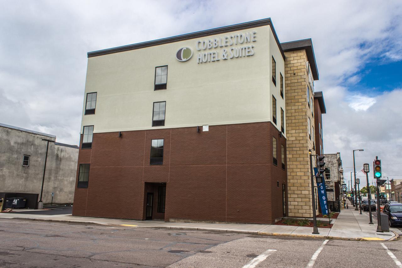 Cobblestone Hotel & Suites - Chippewa Falls Exteriör bild