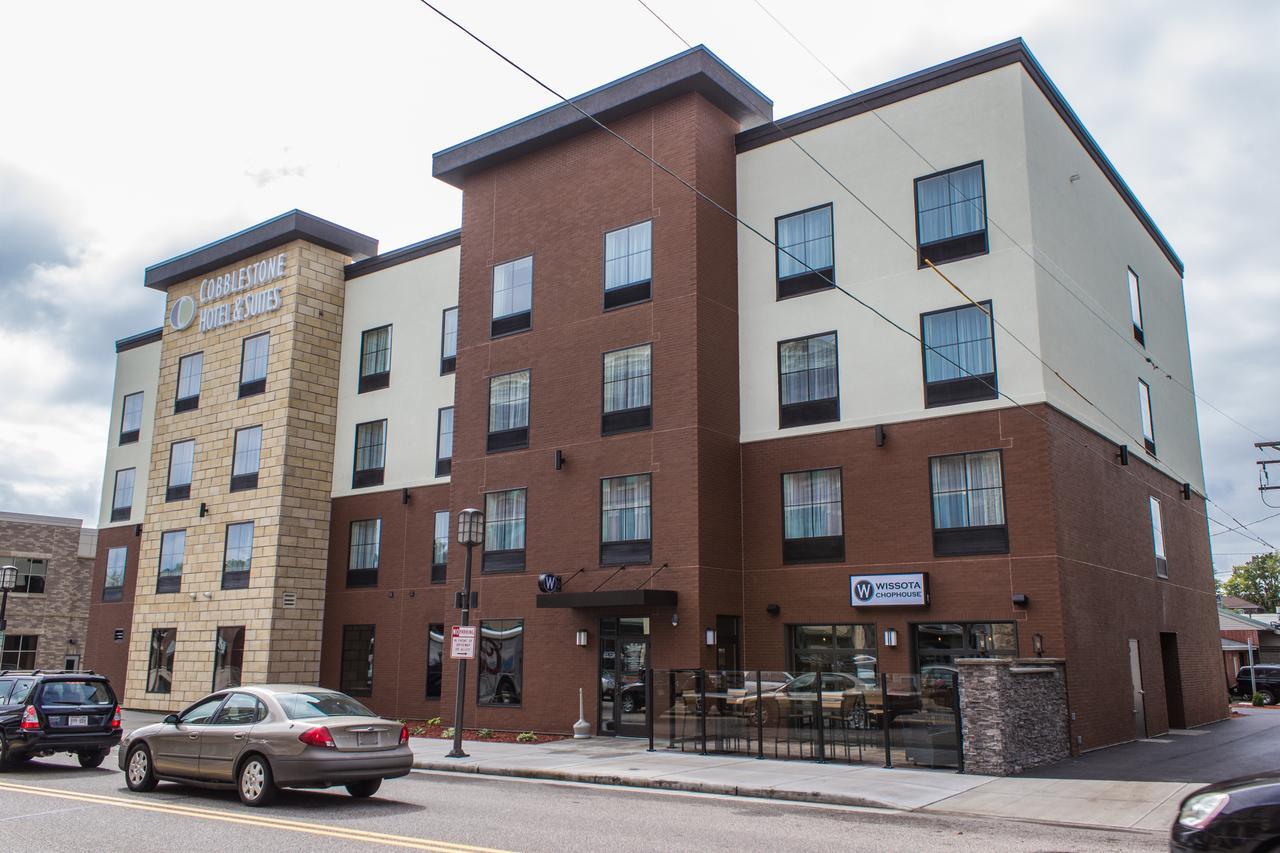Cobblestone Hotel & Suites - Chippewa Falls Exteriör bild