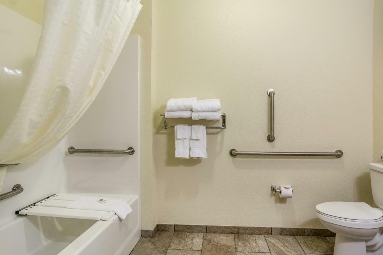 Cobblestone Hotel & Suites - Chippewa Falls Exteriör bild